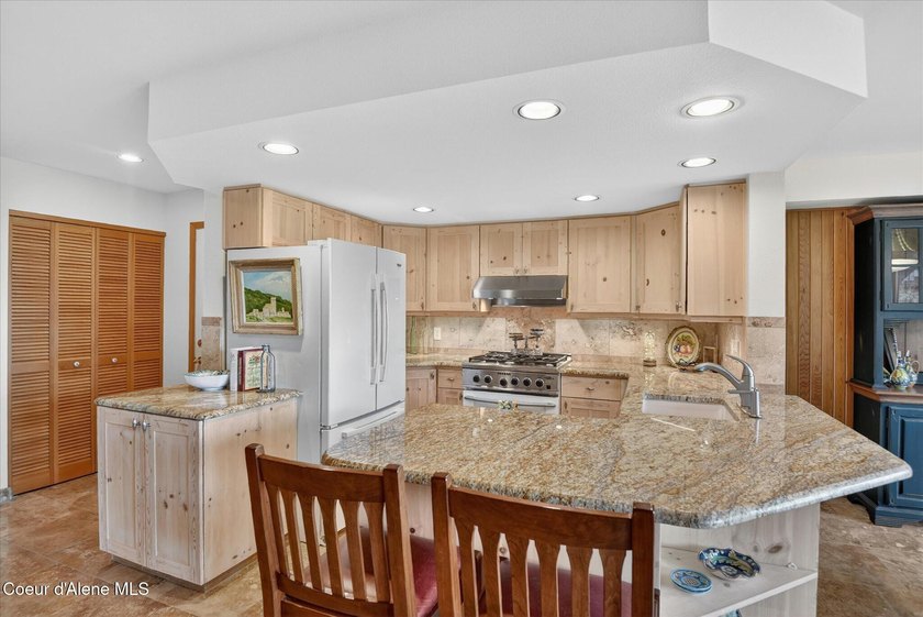 Luxury ski-in/ski-out Highland Village condo with a warm rustic - photo 14