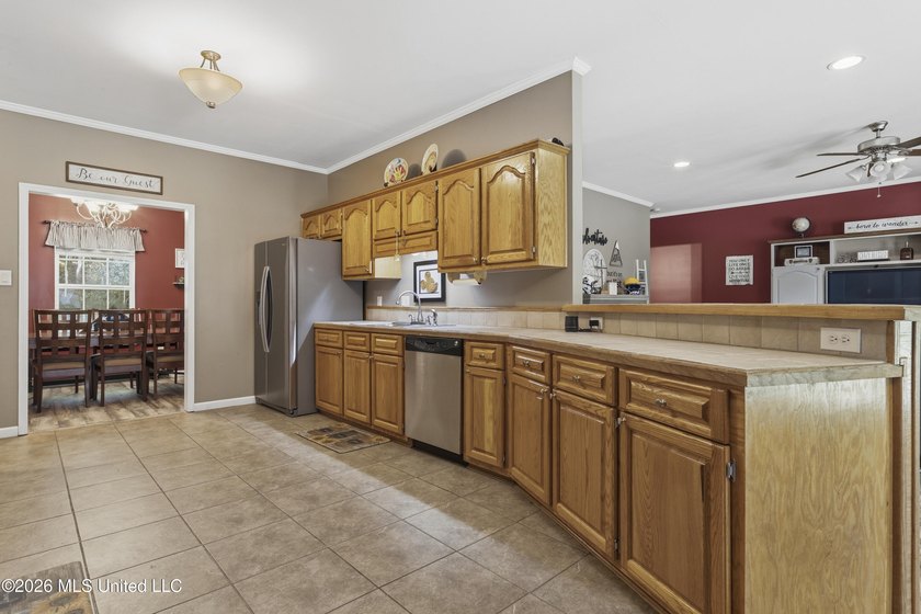 Enjoy the perfect blend of privacy and convenience with this - photo 14