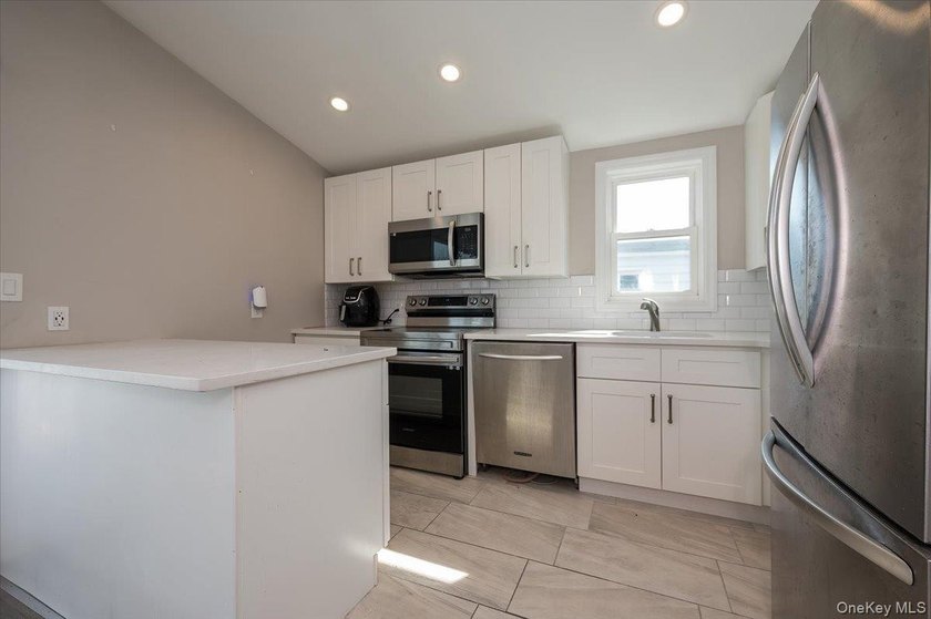 Absolutely pristine Legal two-family in Long Beach - recently - photo 18