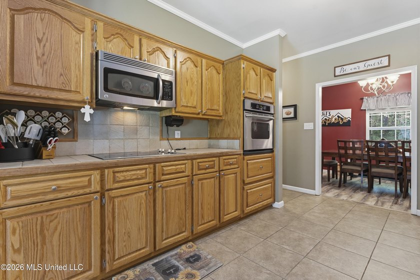 Enjoy the perfect blend of privacy and convenience with this - photo 19