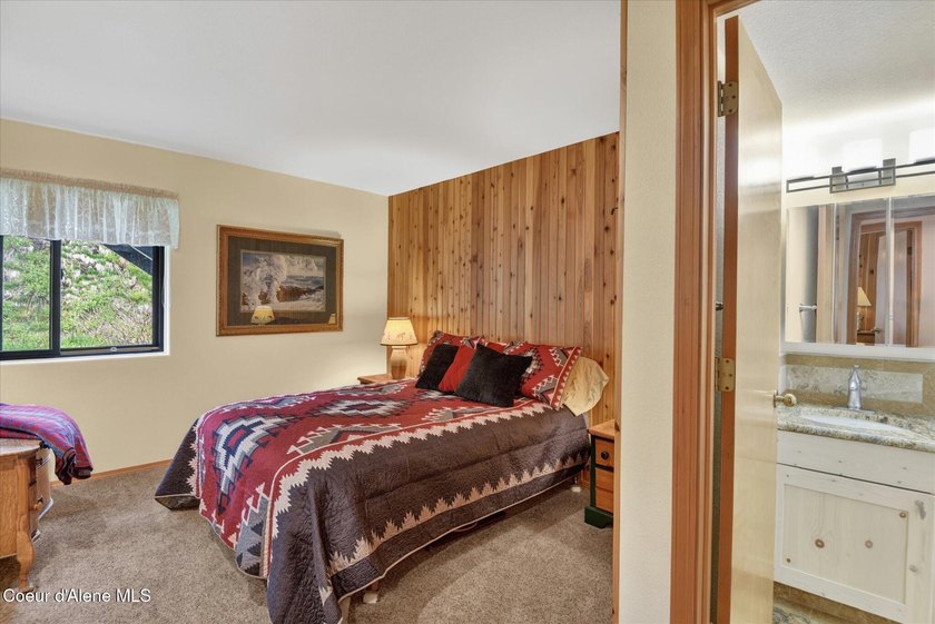 Luxury ski-in/ski-out Highland Village condo with a warm rustic - photo 24
