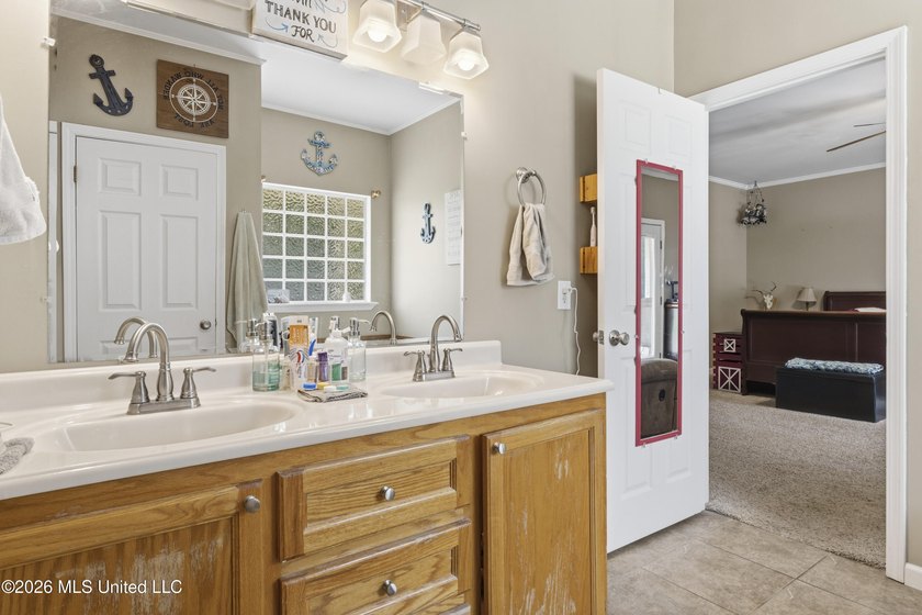 Enjoy the perfect blend of privacy and convenience with this - photo 24