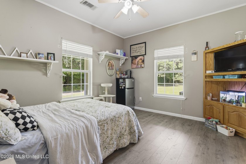 Enjoy the perfect blend of privacy and convenience with this - photo 30