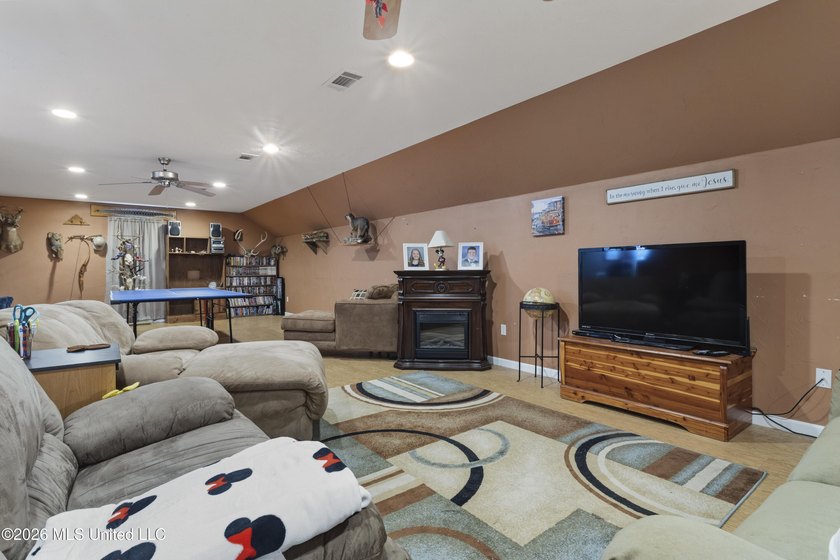 Enjoy the perfect blend of privacy and convenience with this - photo 34