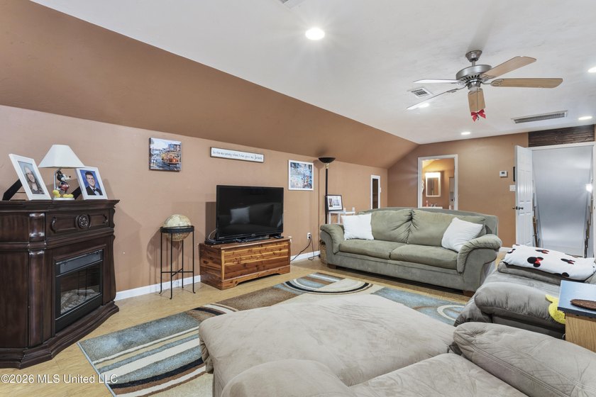 Enjoy the perfect blend of privacy and convenience with this - photo 35