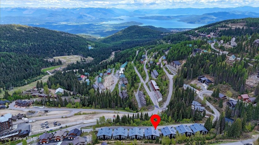 Luxury ski-in/ski-out Highland Village condo with a warm rustic - photo 37