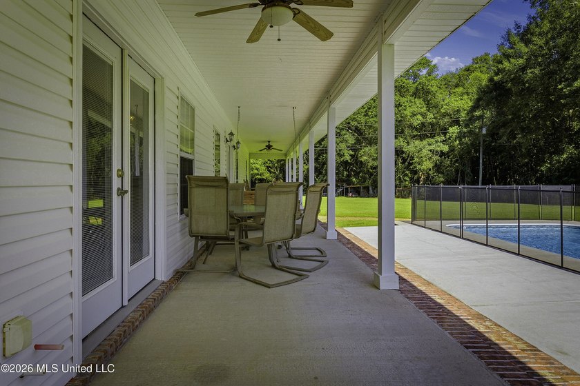 Enjoy the perfect blend of privacy and convenience with this - photo 40