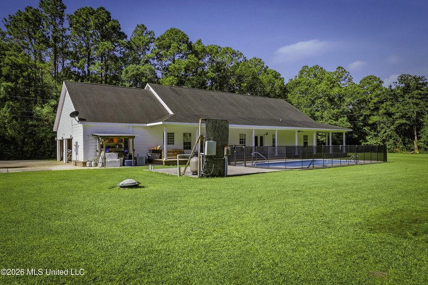 Enjoy the perfect blend of privacy and convenience with this - photo 47