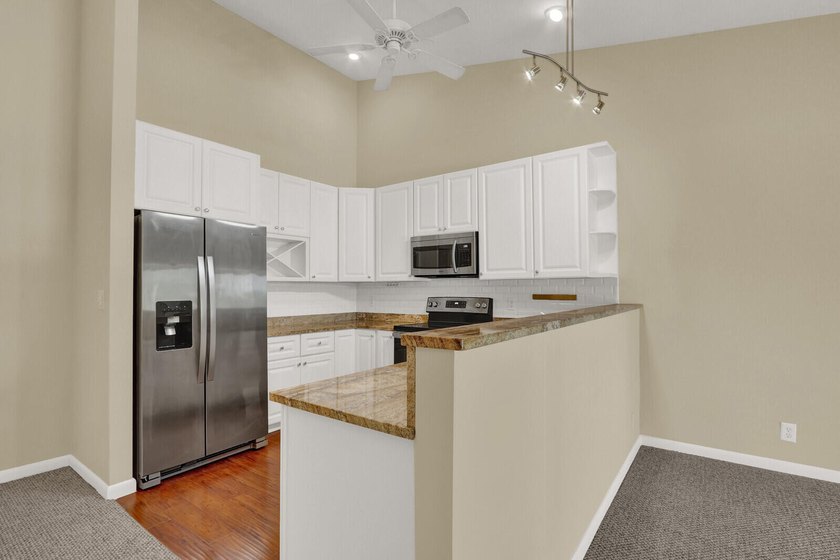 Beautifully updated 2-bedroom, 2-bathroom second-floor condo - photo 10