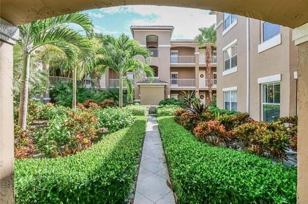 Beautifully upgraded 2 bedroom, 2 bath home with a garage - photo 2