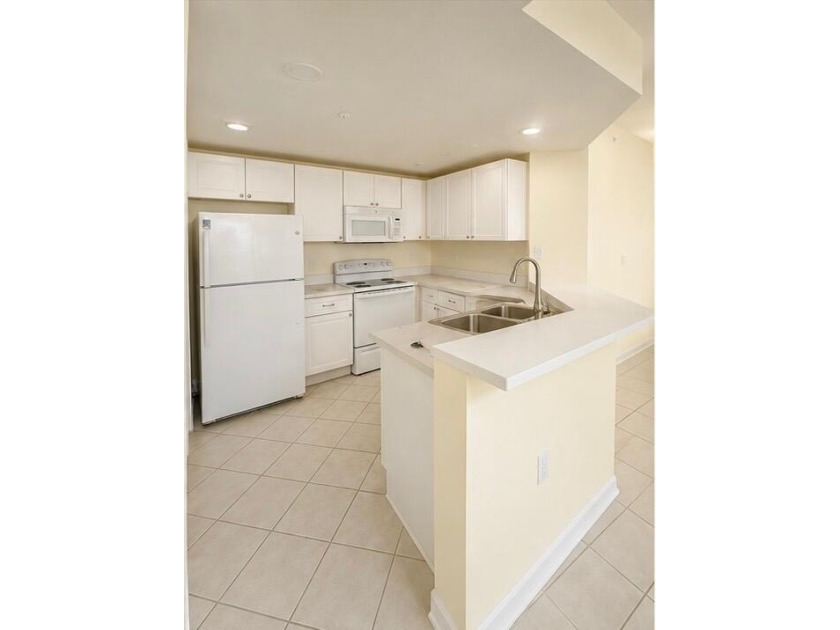 Beautifully upgraded 2 bedroom, 2 bath home with a garage - photo 5