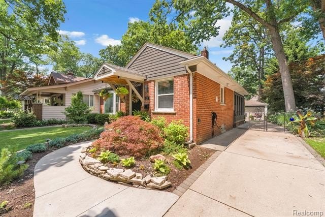 Beautifully renovated ranch located in the heart of Pleasant - photo 10