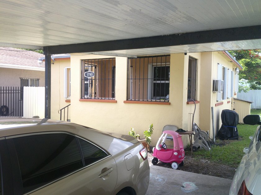Welcome to Liberty City, 2-bedroom, 1-bathroom single-family - photo 2