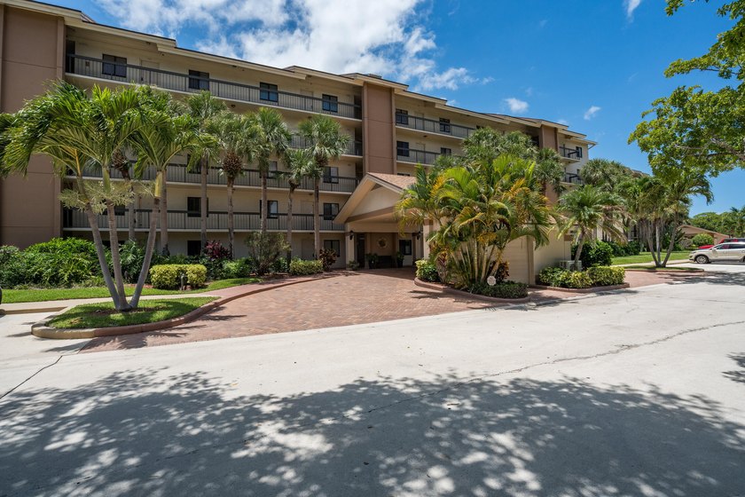 901 Seafarer Cir 306 - photo 2