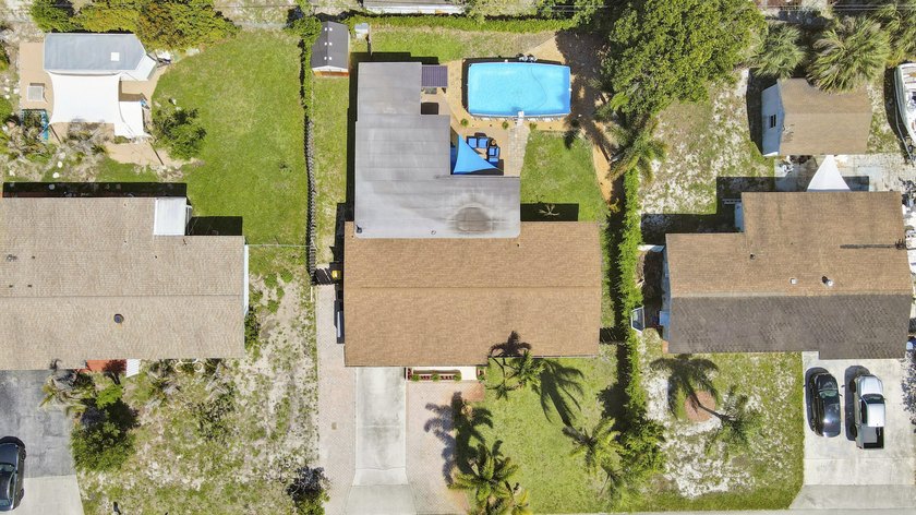 Welcome to 19049 SE Robert Drive. This charming Jupiter home - photo 38