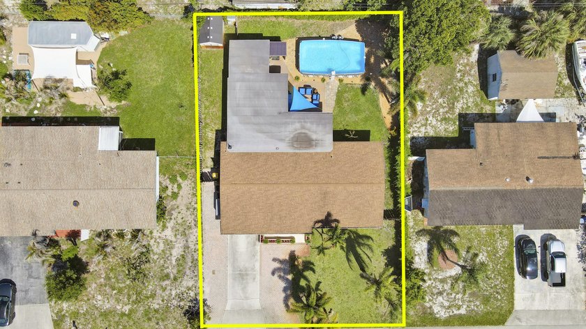 Welcome to 19049 SE Robert Drive. This charming Jupiter home - photo 39
