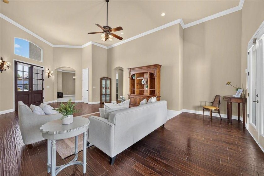 Offered for the first time by its original owner, this custom - photo 4