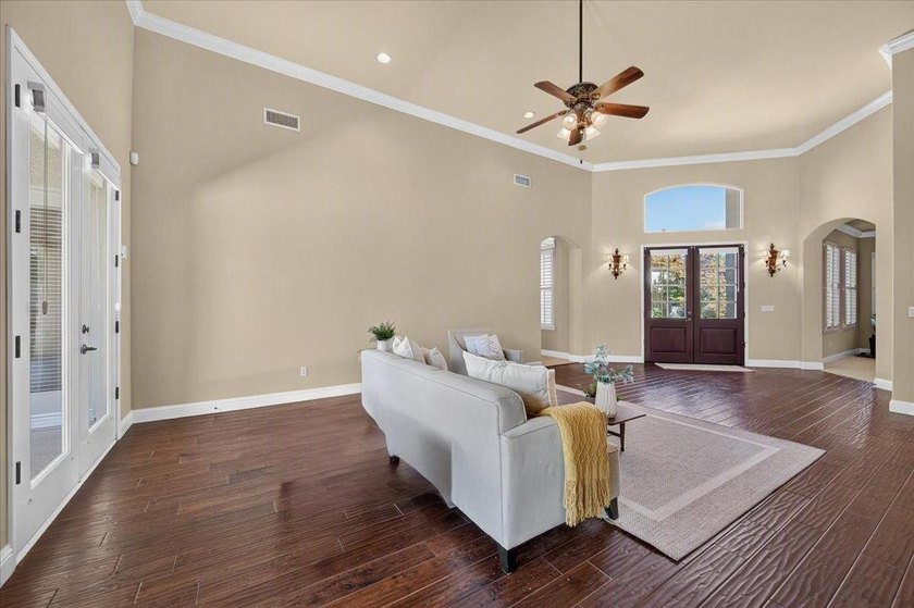 Offered for the first time by its original owner, this custom - photo 5