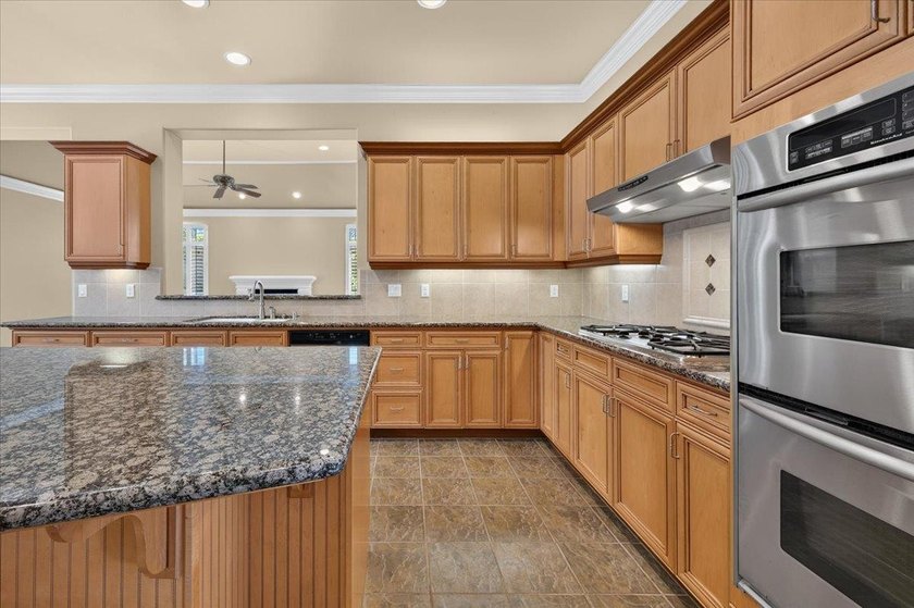 Offered for the first time by its original owner, this custom - photo 10