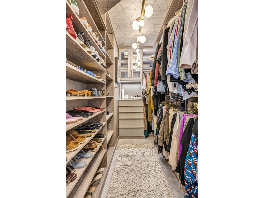 One-of-a-kind and unlike anything else in Essex Tower, this - photo 23