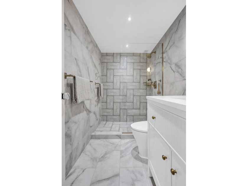 One-of-a-kind and unlike anything else in Essex Tower, this - photo 28