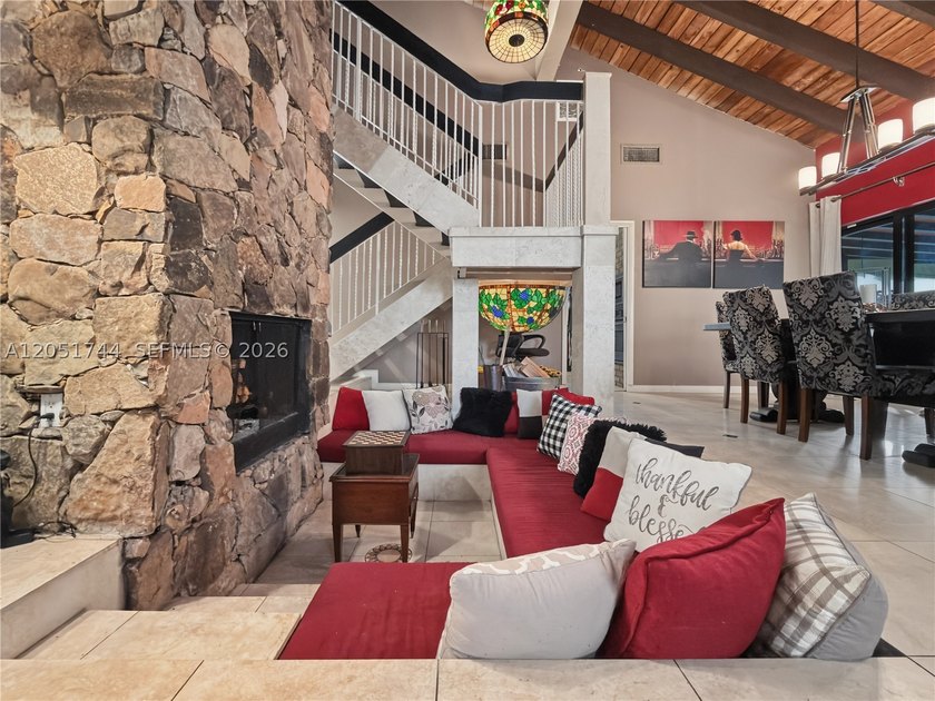 Tucked behind a private, palm-lined entrance in sought-after - photo 8