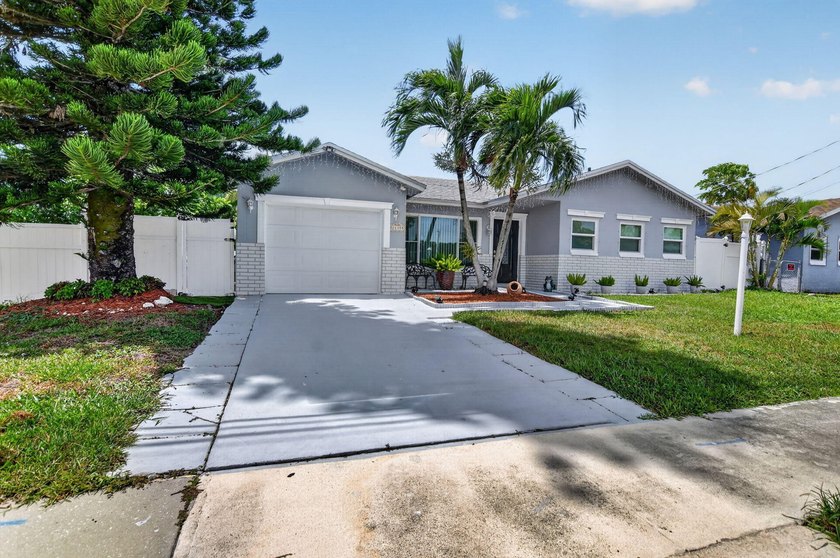 Completely updated where it matters most, this move-in-ready - photo 3