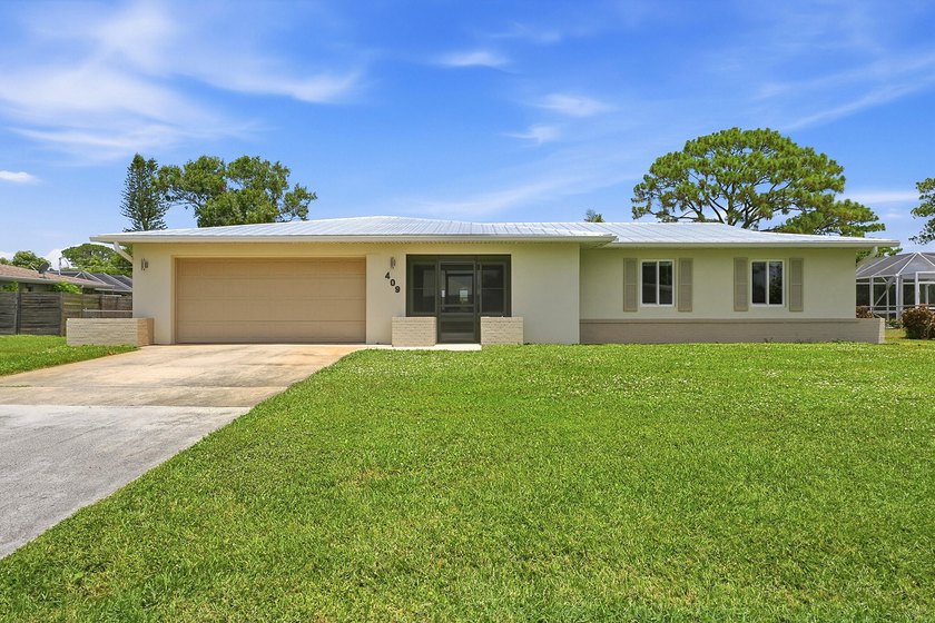Fully renovated CBS home situated on an over sized .33 acre lot - photo 6