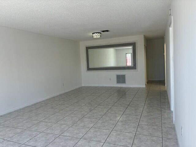 Welcome to this charming 3-bedroom, 2-bathroom townhouse located - photo 5