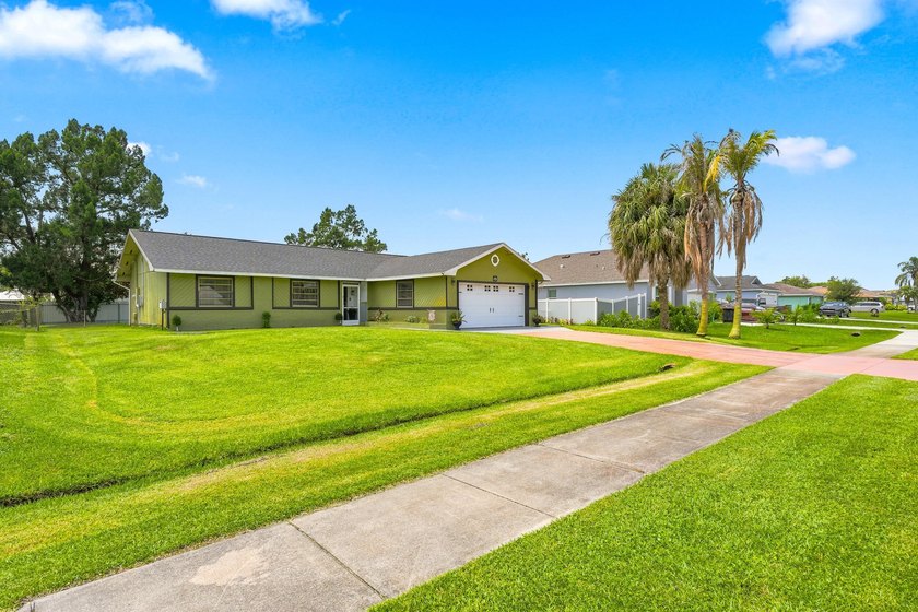 Don't miss this beautifully maintained 3-bedroom, 2-bath home - photo 2