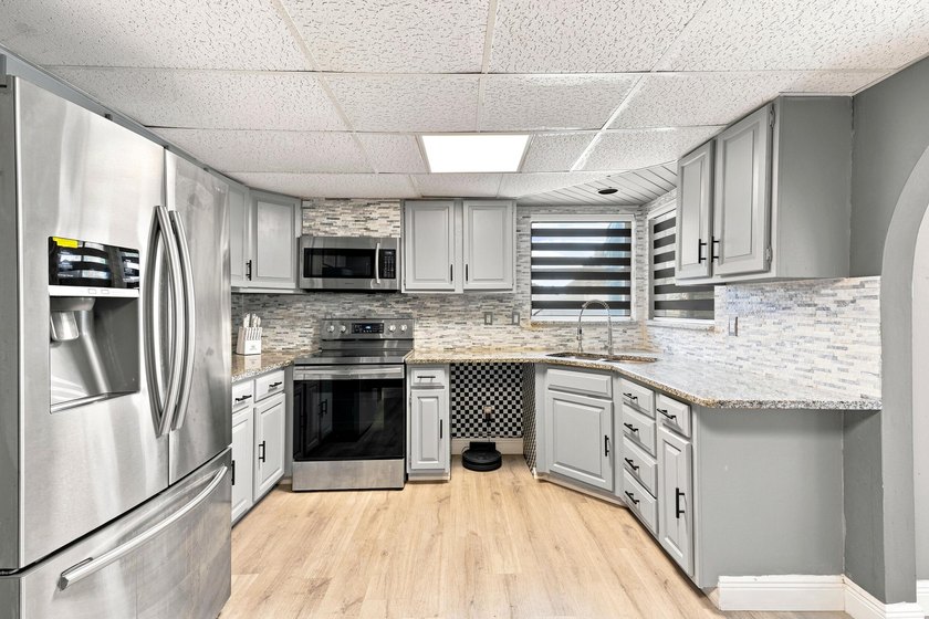Don't miss this beautifully maintained 3-bedroom, 2-bath home - photo 5