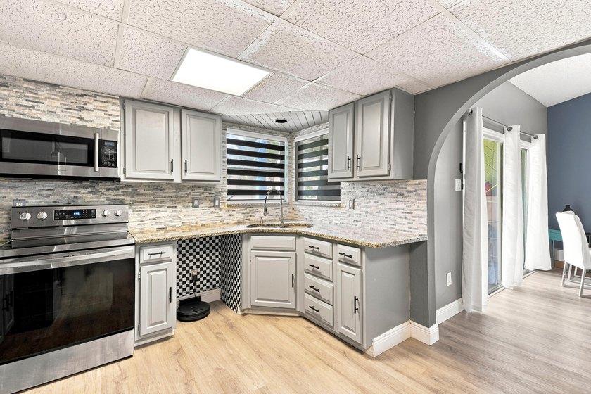 Don't miss this beautifully maintained 3-bedroom, 2-bath home - photo 8