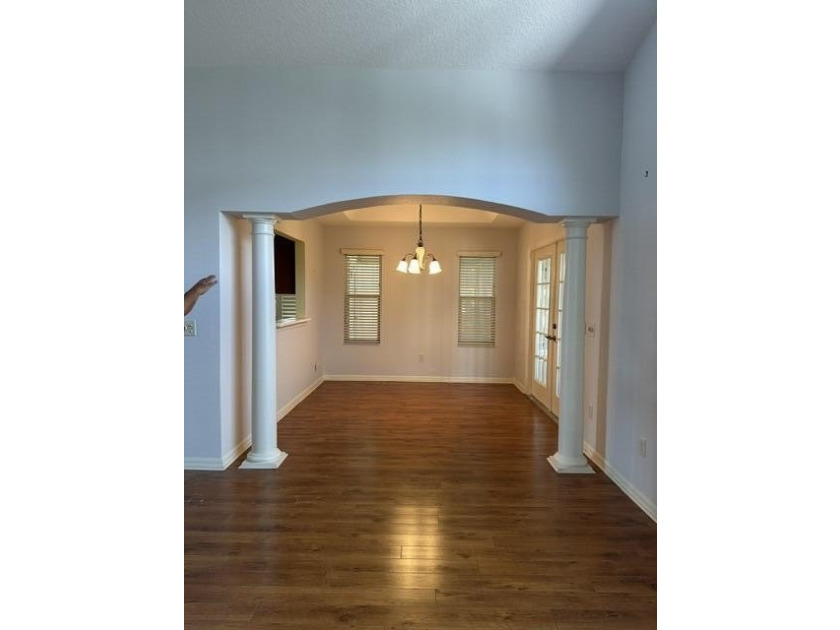 Beautiful corner lot! Lots of upgrades! Extra large screened - photo 3