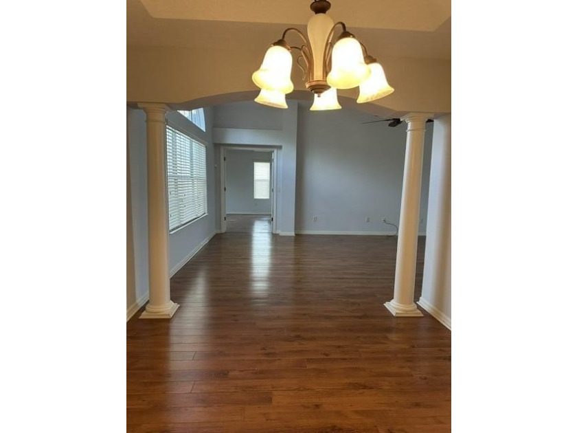 Beautiful corner lot! Lots of upgrades! Extra large screened - photo 6
