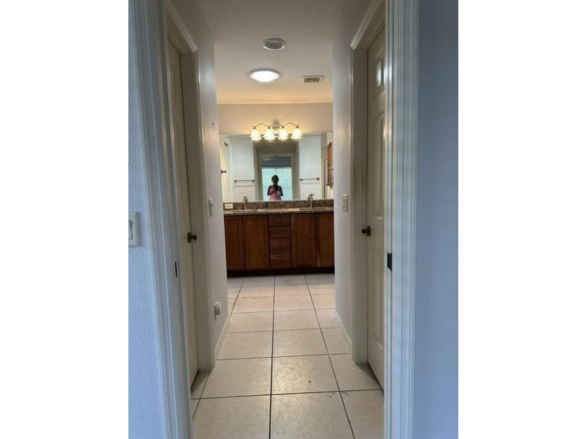 Beautiful corner lot! Lots of upgrades! Extra large screened - photo 9