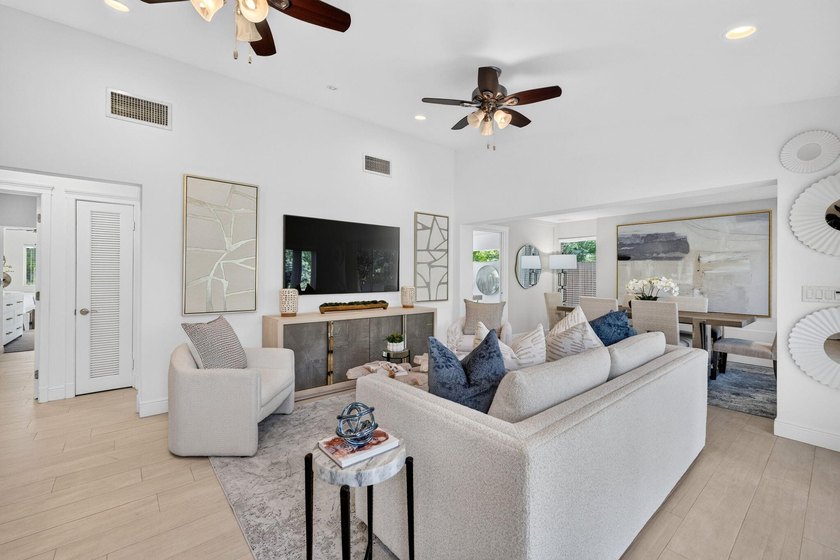 Beautifully updated Florida Ranch home overlooking Cliff Lake - photo 6