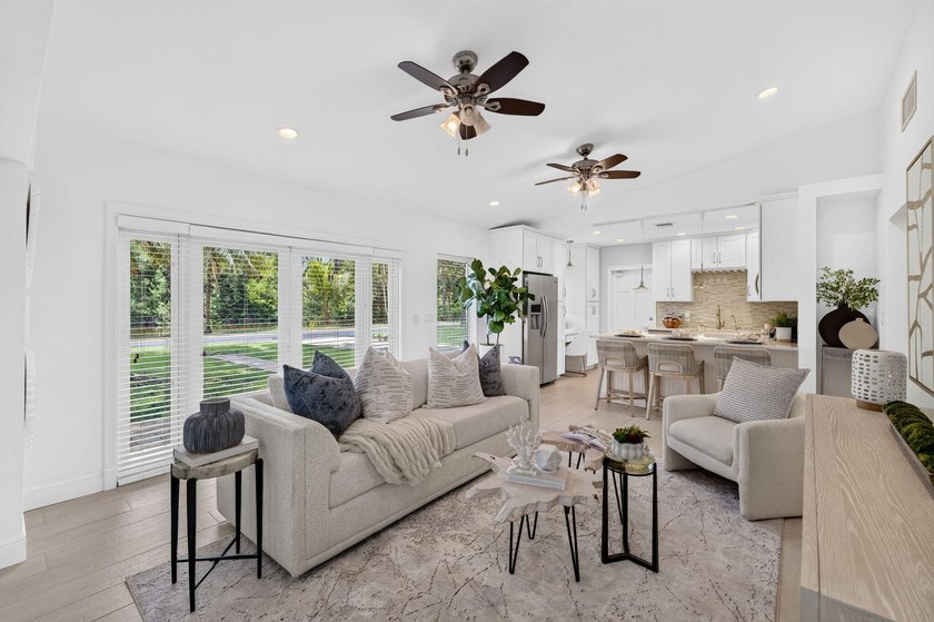 Beautifully updated Florida Ranch home overlooking Cliff Lake - photo 9