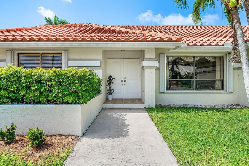 Beautiful, impeccably maintained, move-in ready 3/2/2 in the - photo 4