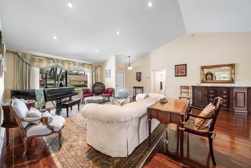 Beautiful, impeccably maintained, move-in ready 3/2/2 in the - photo 9