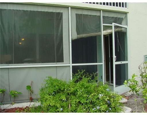 Located on a private canal lot,this neutral &amp; clean 2/2 ground - photo 10