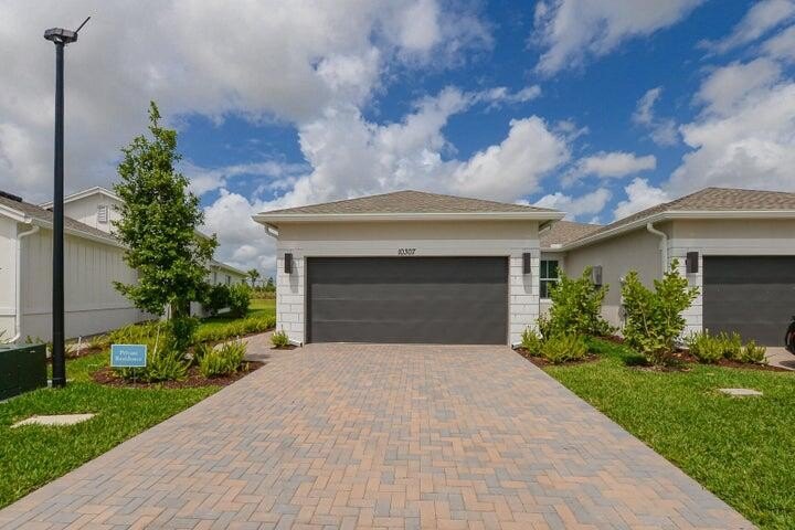 Move-in ready! Step into this stylishly designed 3 BR, 2 BA - photo 2