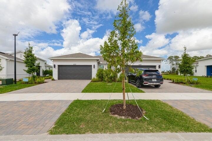Move-in ready! Step into this stylishly designed 3 BR, 2 BA - photo 4