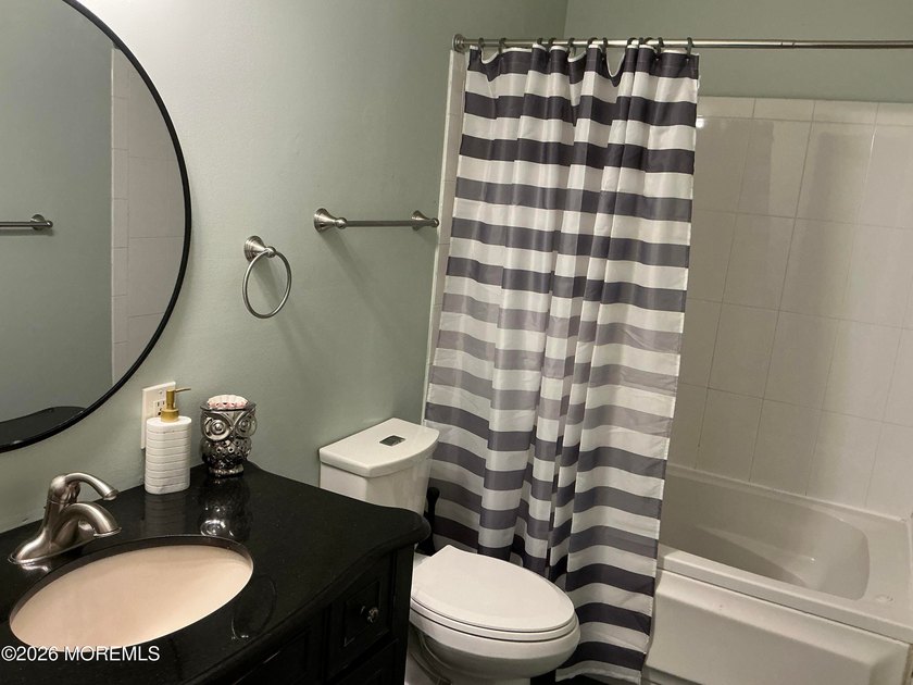 Great ranch in lake community 2 miles from parkway. Spacious Eat - photo 11