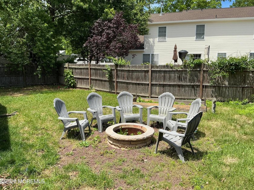 Great ranch in lake community 2 miles from parkway. Spacious Eat - photo 12