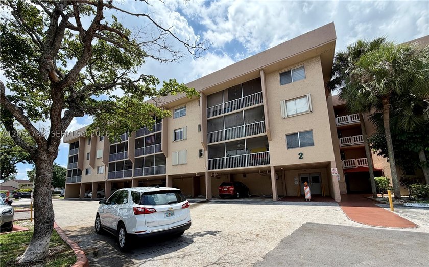 Welcome to this beautifully updated 1-bedroom, 1-bath condo - photo 3