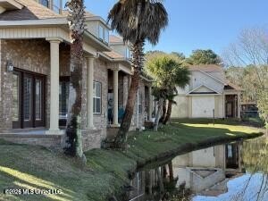 Beautiful Lakefront Townhome on Capri Place. The Desirable - photo 5