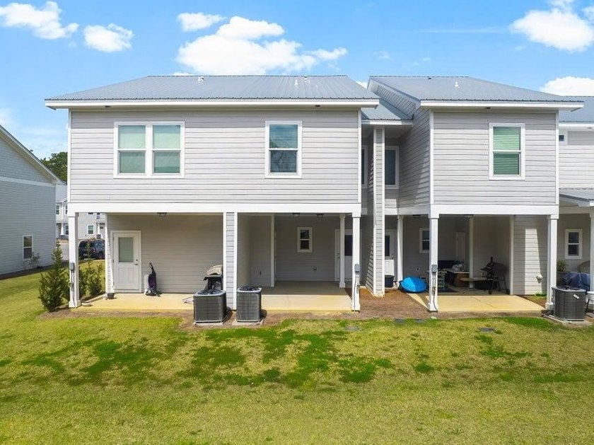 This Vista floor plan offers 3 bedrooms, 2.5 baths, and 1,336 sq - photo 17