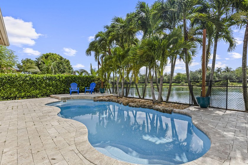 Rarely available and beautifully updated, this exceptional - photo 3