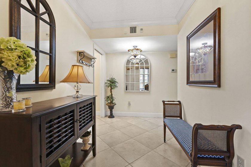 Fabulous opportunity! Beautiful and Rare 1st floor corner with 2 - photo 8