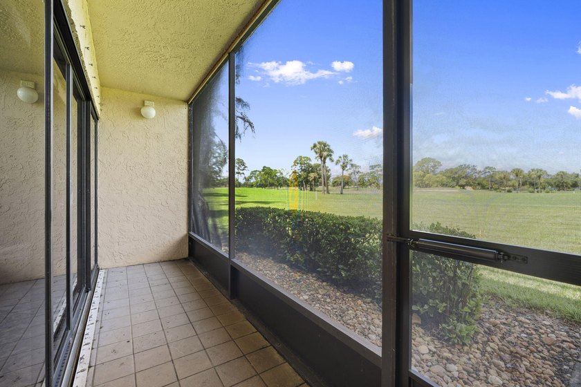 Fabulous opportunity! Beautiful and Rare 1st floor corner with 2 - photo 10